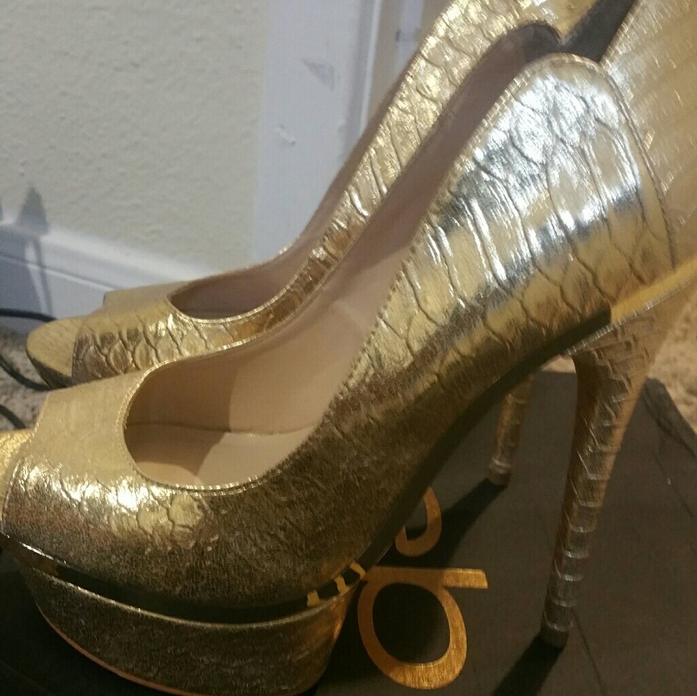 Bebe - Picture 2 of 3